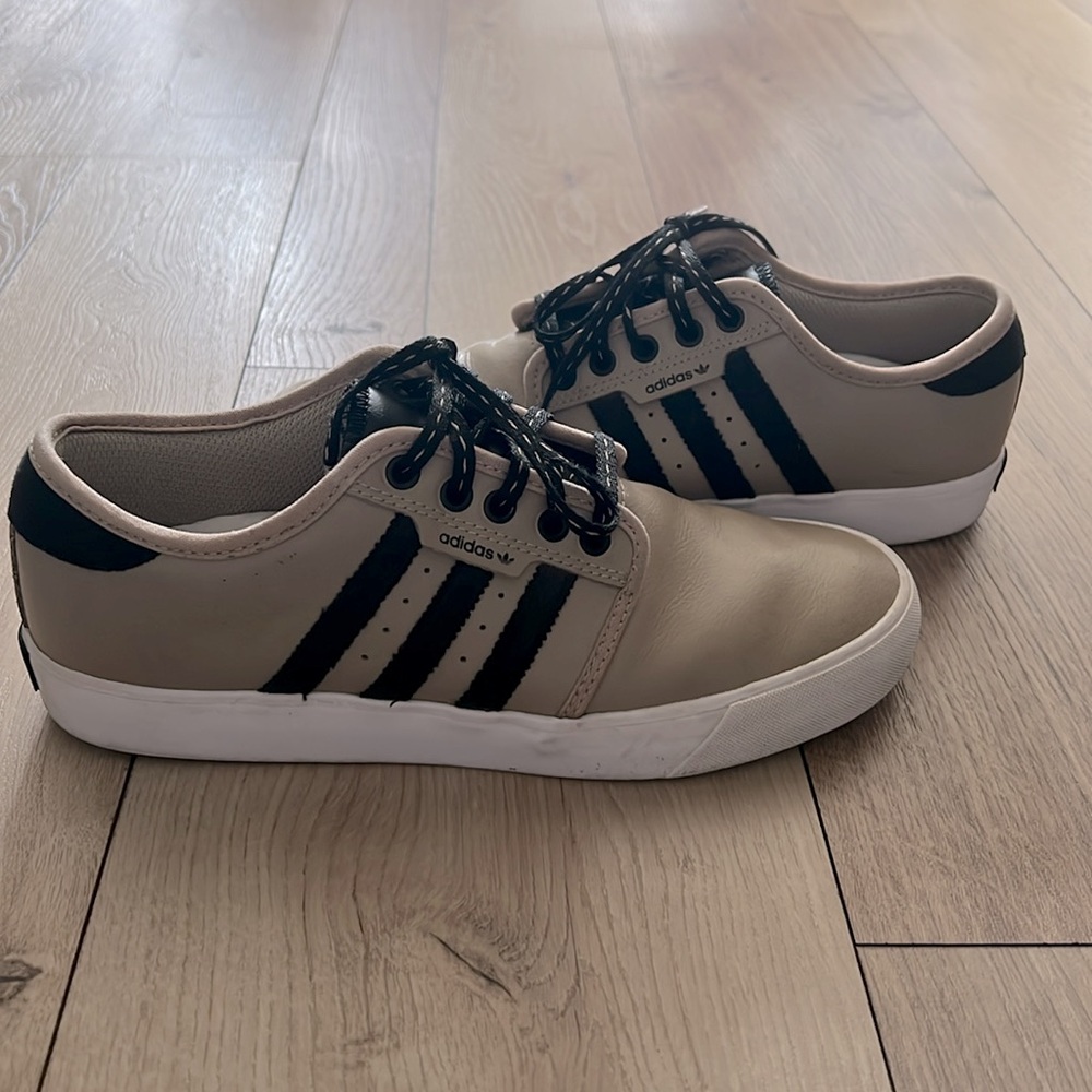Adidas Leather Grand Court Tan/Blk Athletic Shoes
Men’s size 7 women’s size 8